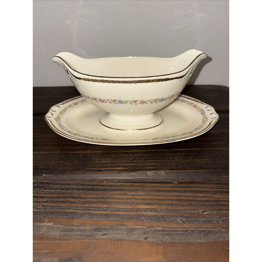 HOMER LAUGHLIN G3388 EGGSHELL GEORGIAN USA Gravy Boat w/ Attached Under Plate